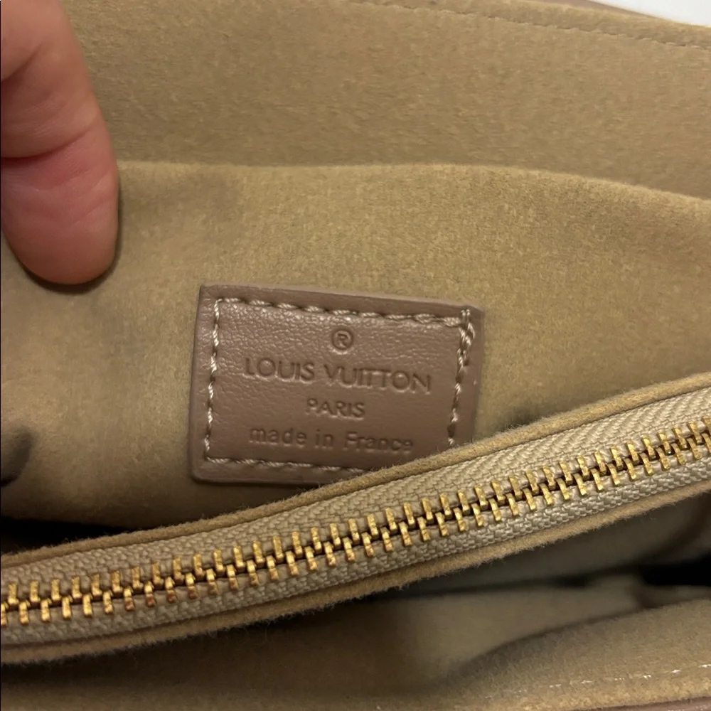 LV “Look a Like” Tan Wave Chain Shoulder Bag - Picture 13 of 14